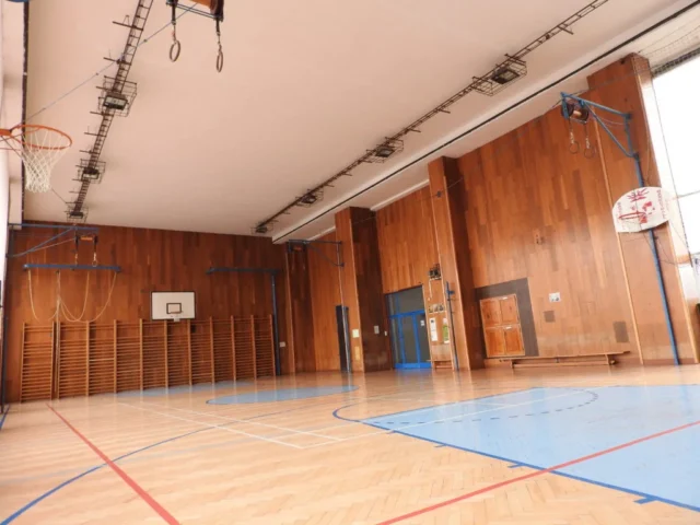 Ceny pronájmů a poplatky v roce 2025–2026