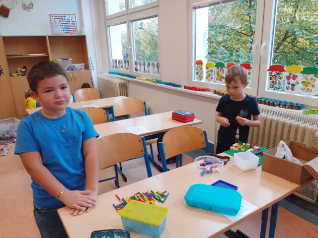 Učíme se, hrajeme si, tvoříme, montujeme…