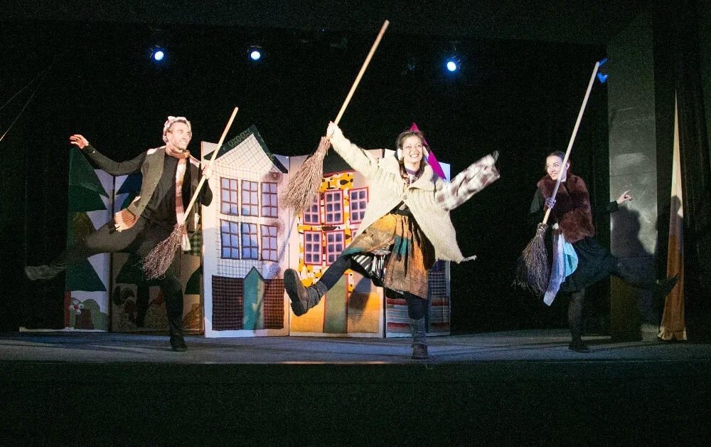 Prvňáčci na kouzelném představení