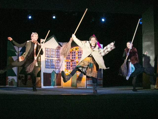 Prvňáčci na kouzelném představení